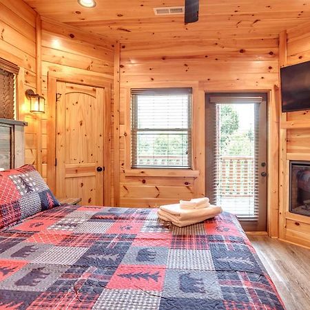 Gatlinburg Cabin With Private Hot Tub By Staycating Ngoại thất bức ảnh