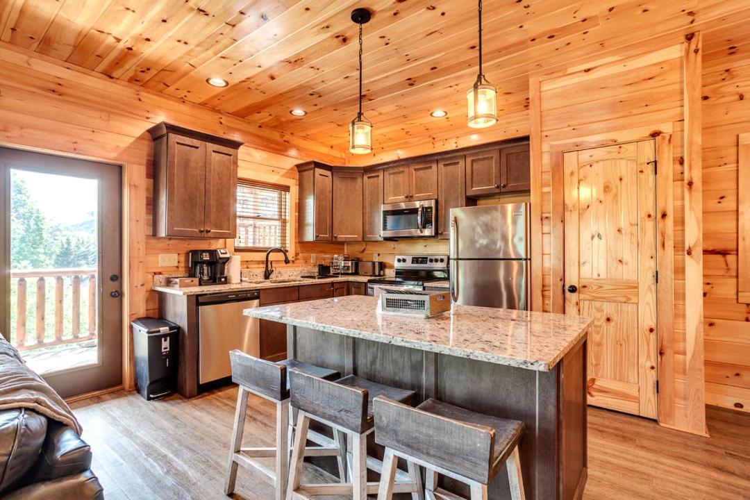 Gatlinburg Cabin With Private Hot Tub By Staycating Ngoại thất bức ảnh