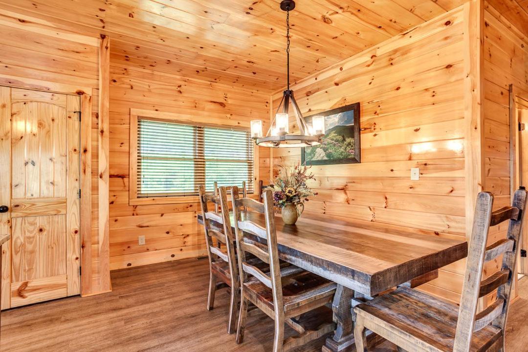 Gatlinburg Cabin With Private Hot Tub By Staycating Ngoại thất bức ảnh