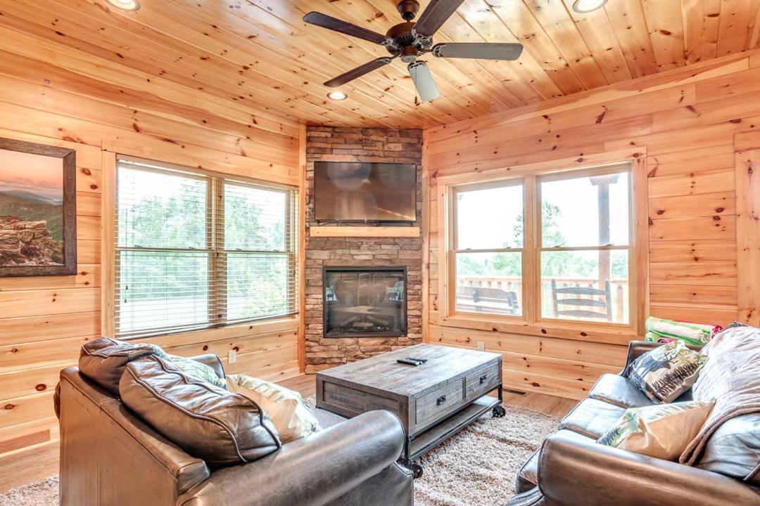 Gatlinburg Cabin With Private Hot Tub By Staycating Ngoại thất bức ảnh