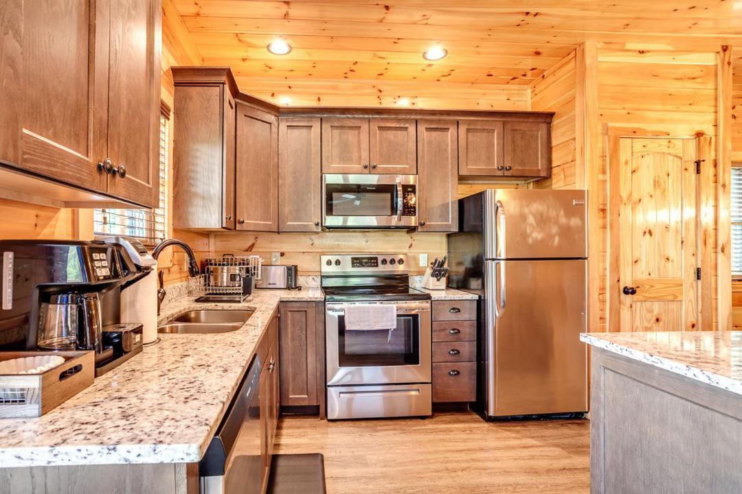 Gatlinburg Cabin With Private Hot Tub By Staycating Ngoại thất bức ảnh