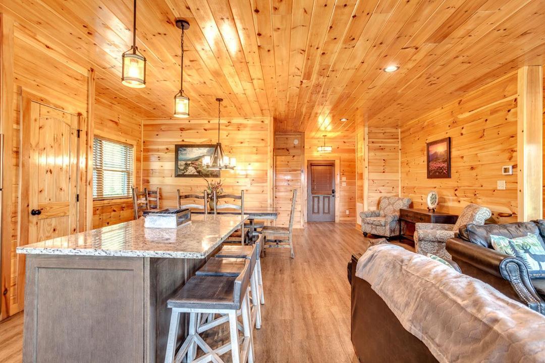 Gatlinburg Cabin With Private Hot Tub By Staycating Ngoại thất bức ảnh