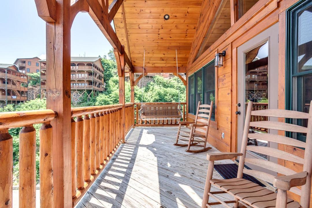 Gatlinburg Cabin With Private Hot Tub By Staycating Ngoại thất bức ảnh
