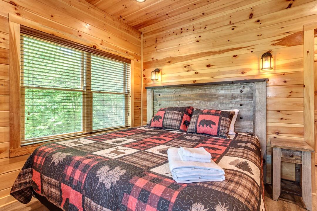 Gatlinburg Cabin With Private Hot Tub By Staycating Ngoại thất bức ảnh