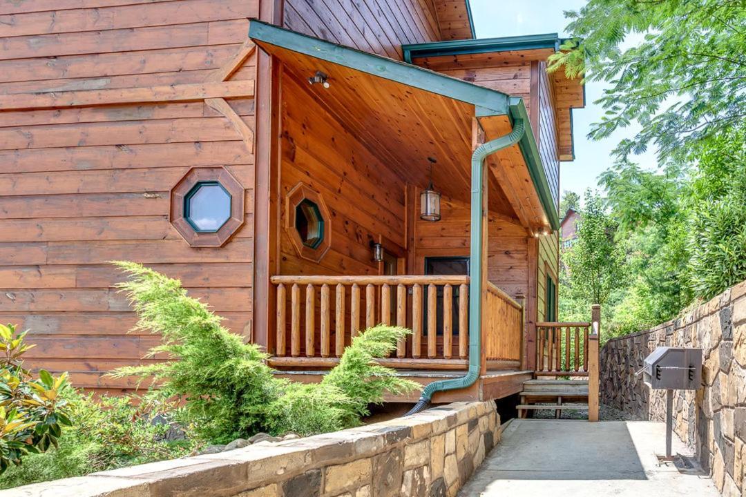 Gatlinburg Cabin With Private Hot Tub By Staycating Ngoại thất bức ảnh