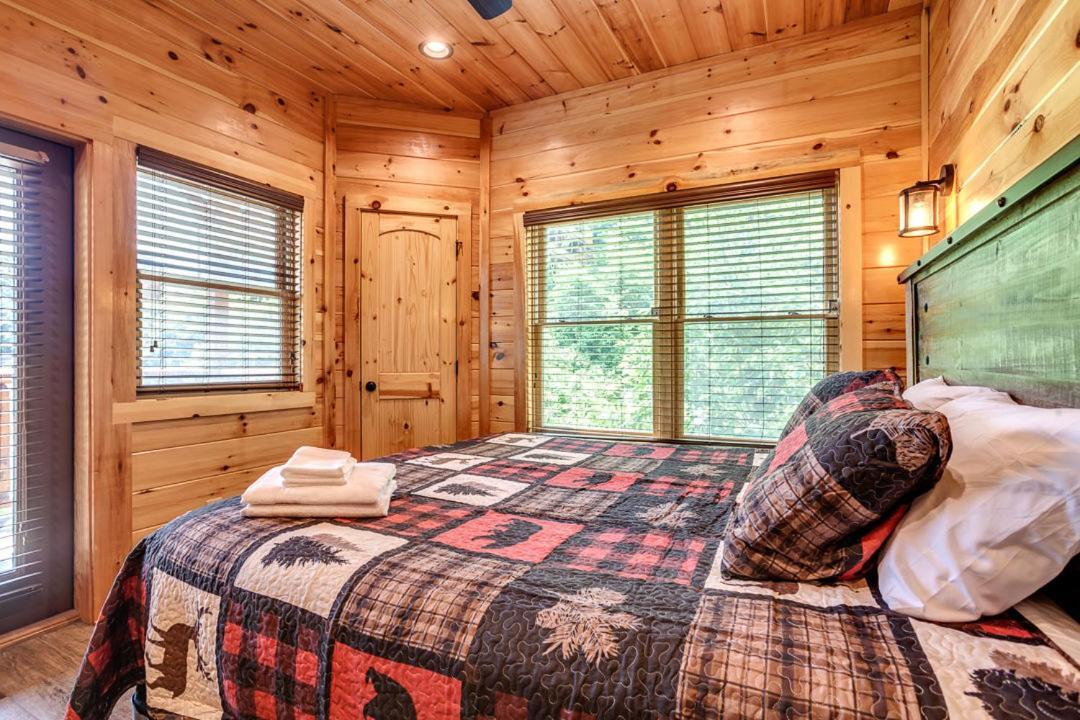 Gatlinburg Cabin With Private Hot Tub By Staycating Ngoại thất bức ảnh