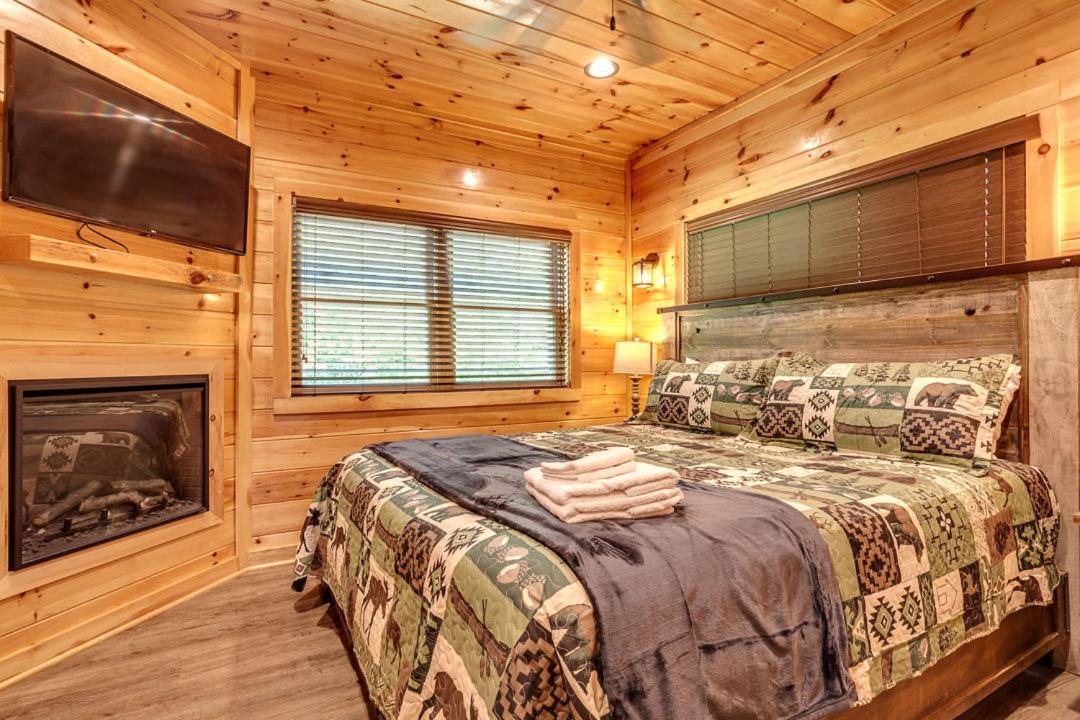 Gatlinburg Cabin With Private Hot Tub By Staycating Ngoại thất bức ảnh