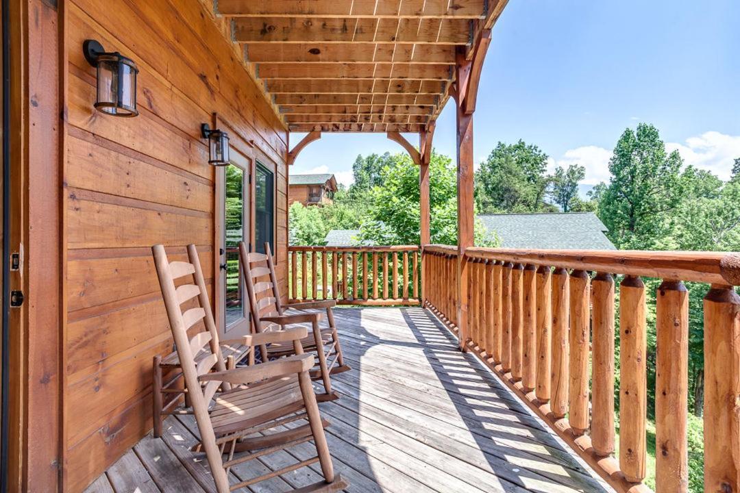 Gatlinburg Cabin With Private Hot Tub By Staycating Ngoại thất bức ảnh