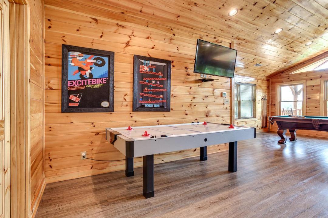 Gatlinburg Cabin With Private Hot Tub By Staycating Ngoại thất bức ảnh