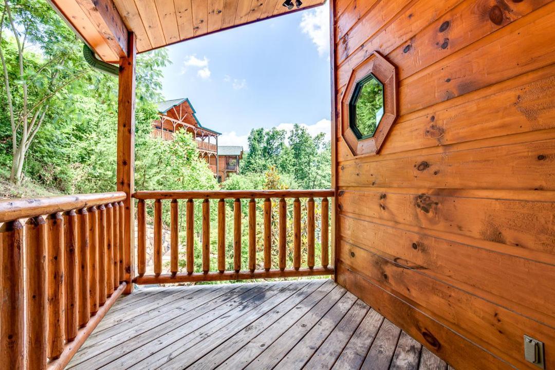 Gatlinburg Cabin With Private Hot Tub By Staycating Ngoại thất bức ảnh